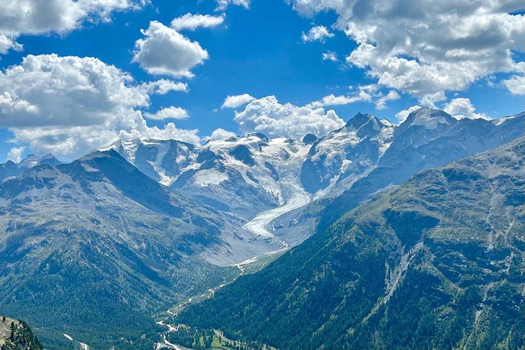 छुट्टी का घर Bochert Zuoz
